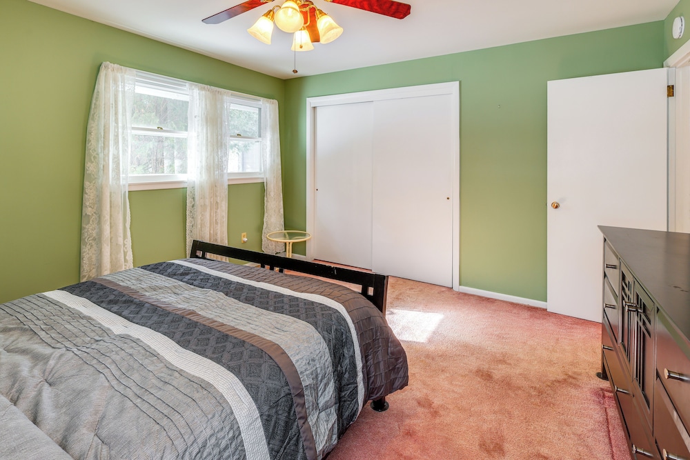 9 Mi to Lake George Village: Home in Queensbury
