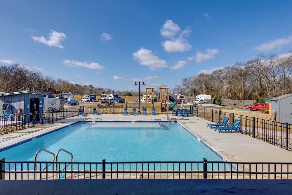 Patio, Fire Pit & Grill: Central Sevierville Cabin