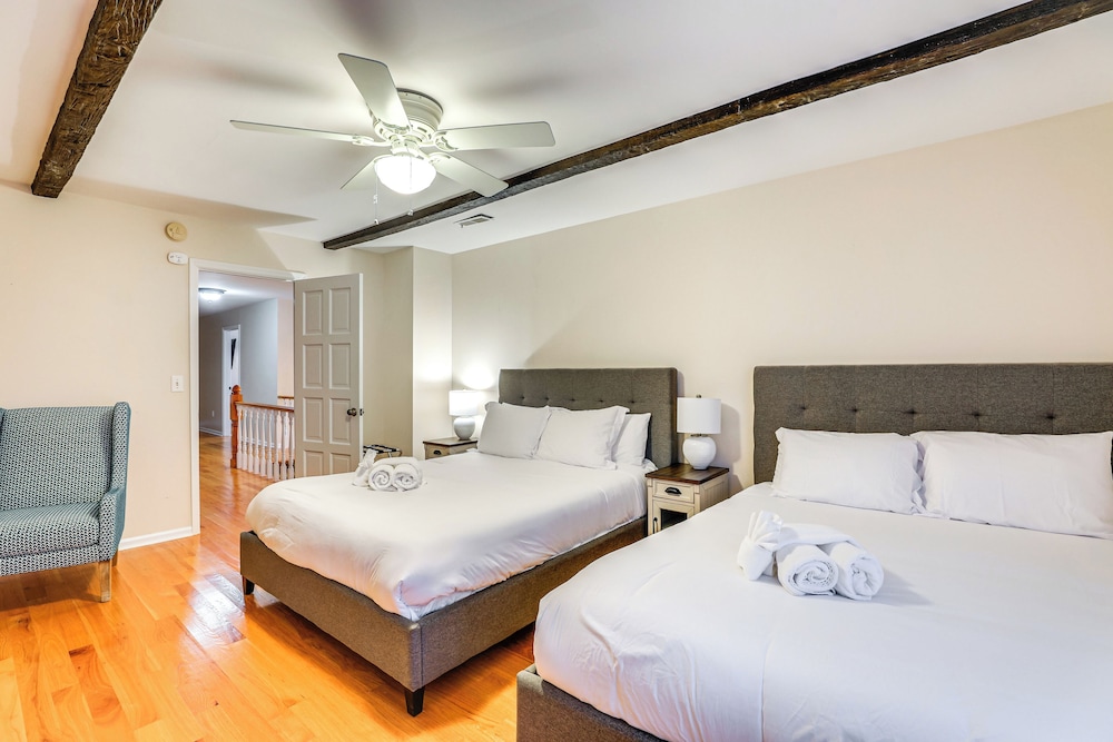 Pets Welcome, Golf Course View: Legend Oaks Home!
