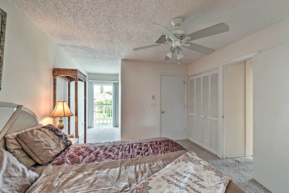 Central Venice Apartment w/ Balcony, Walk to Beach view 3