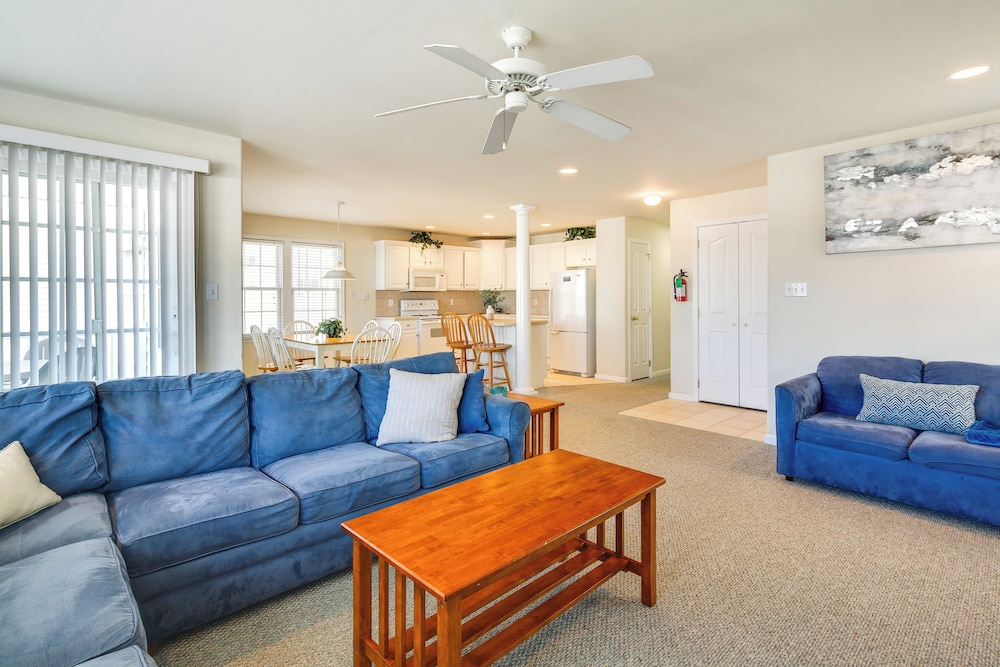 Walk to Beach: Wildwood Apt w/ Balcony!
