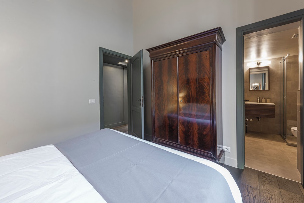 Luxury River View Apartment by MMega
