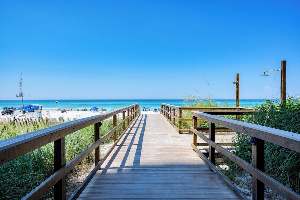 Shoreline Serenity by Avantstay Beachfront + Views!