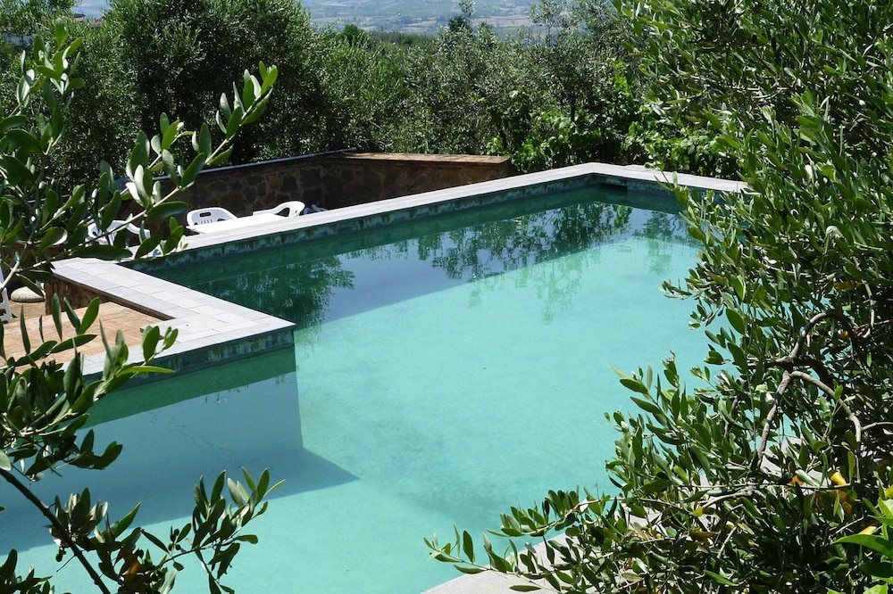 Villa in Tuscany With Vineyard Views