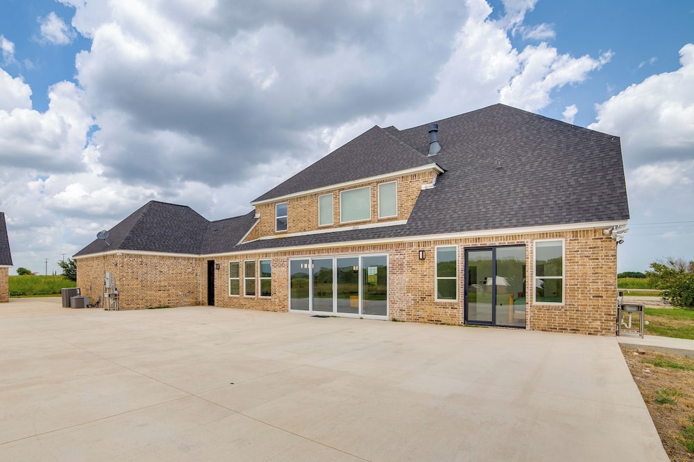 Sprawling Countryside Home in Dallas Area