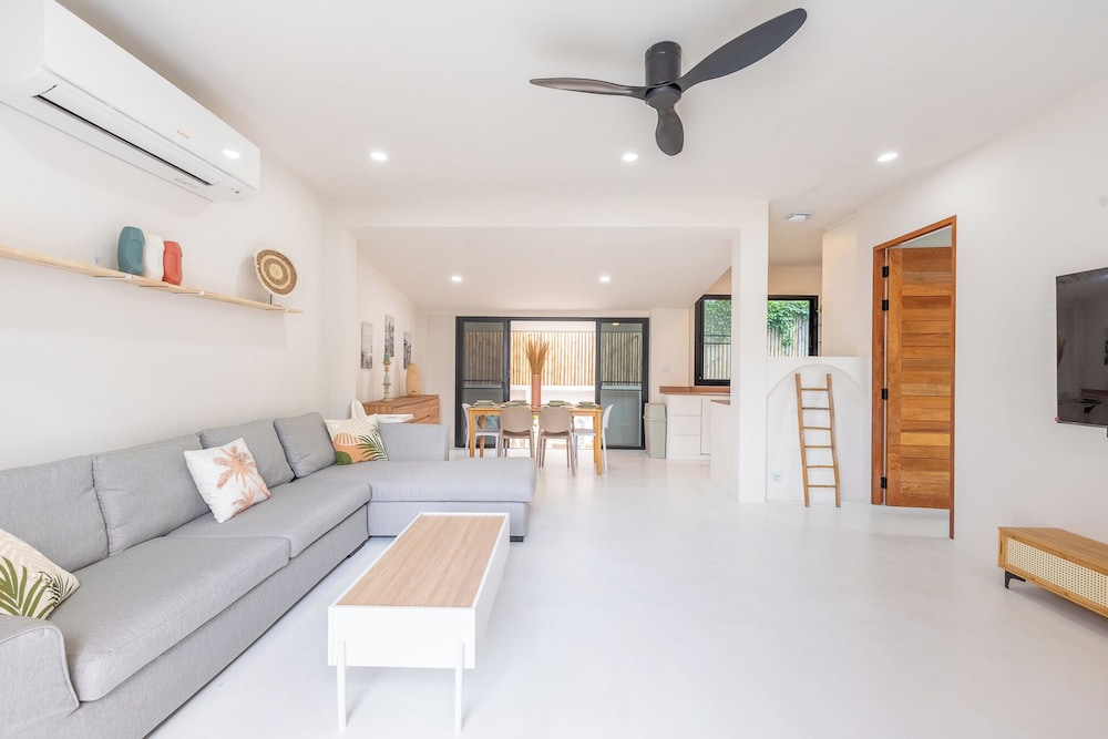 Stylish Rooftop Pool Villa Sea View V211