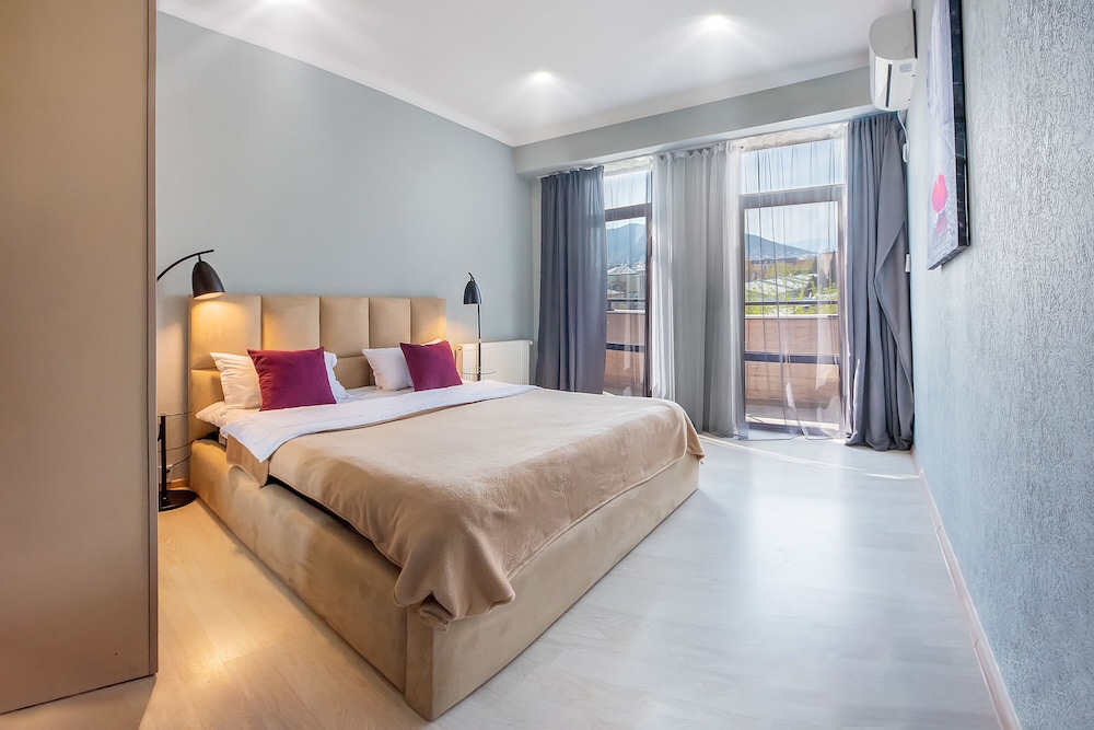 H&B apartments Queen Ketevan view 2