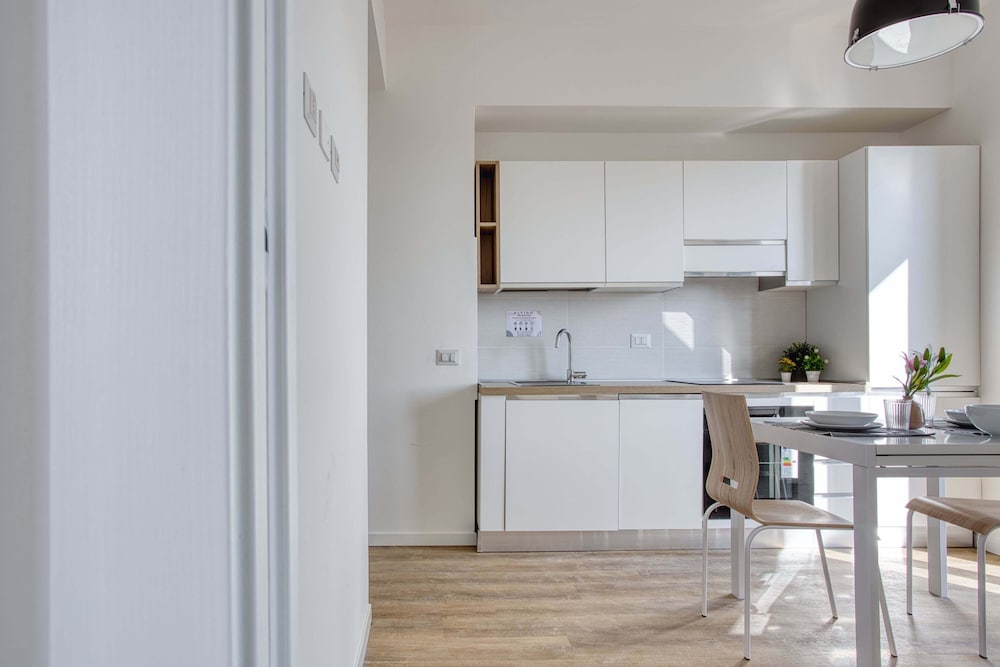 Bright flat near Lambretta Park