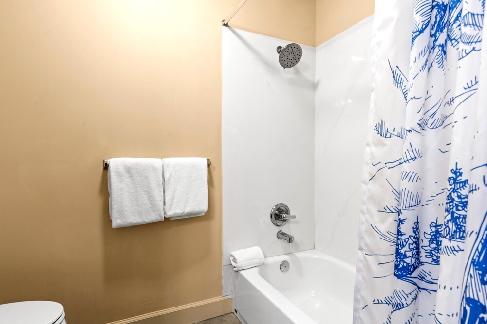 KBM Resorts Crestview Condos Spacious Condo Near Olympic Park With gas Fireplace, Year-round Pool, hot Tub, City Wide Shuttle Access. Cvc-308b