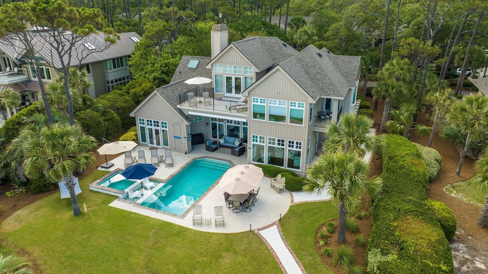 Luxury, Stunning 6 Bedroom Home with Saltwater Pool on the Beach