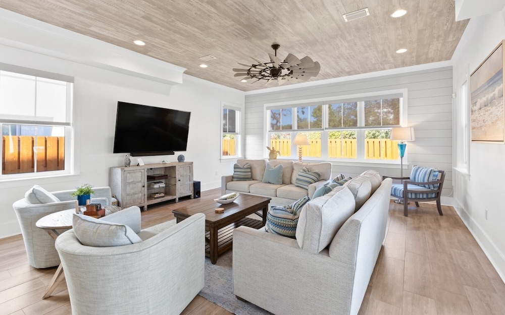 5BR Home w/ Private Heated Pool, Golf Cart, 4 Bikes, Near 30a!