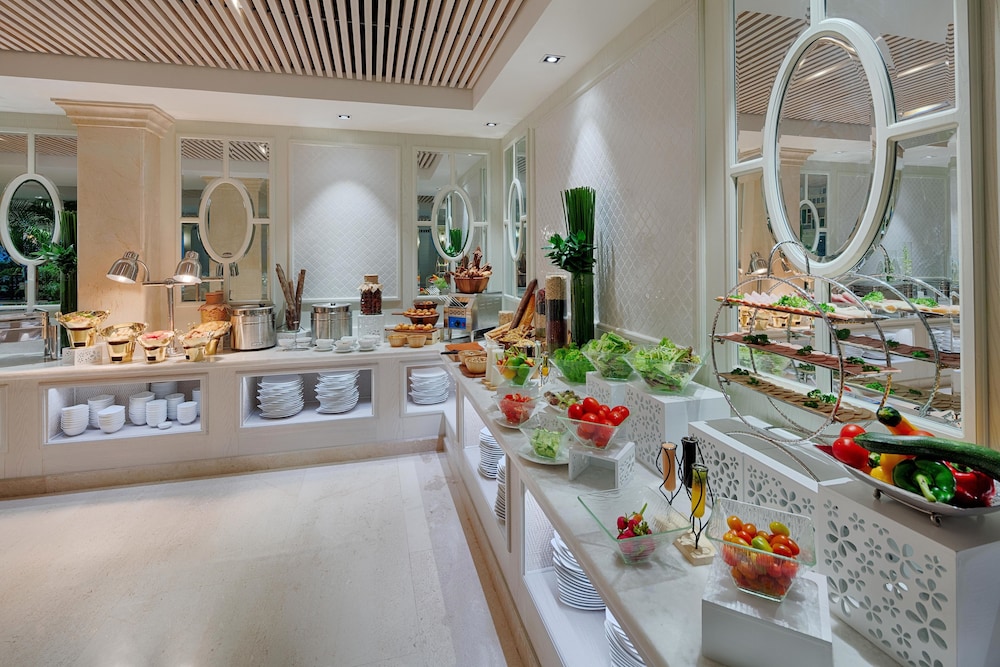 Au Lac Charner Hotel 37