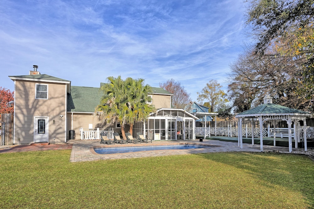 Family Friendly House w Pool & Games