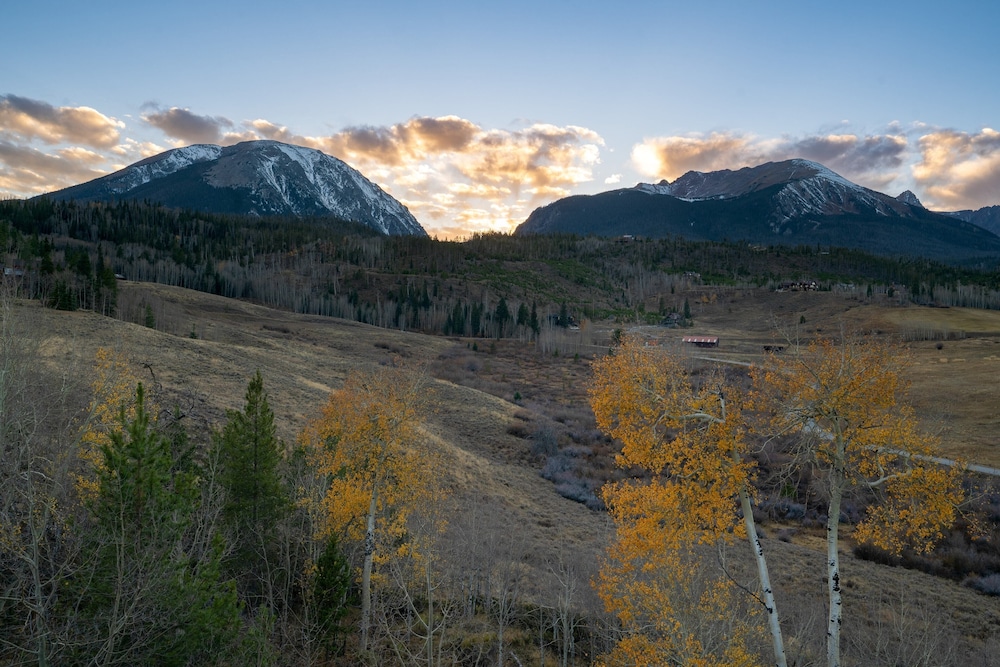 Summit County Vacations - Topaz Estate by Avantstay Luxe Home, Pool View - Property Image 31