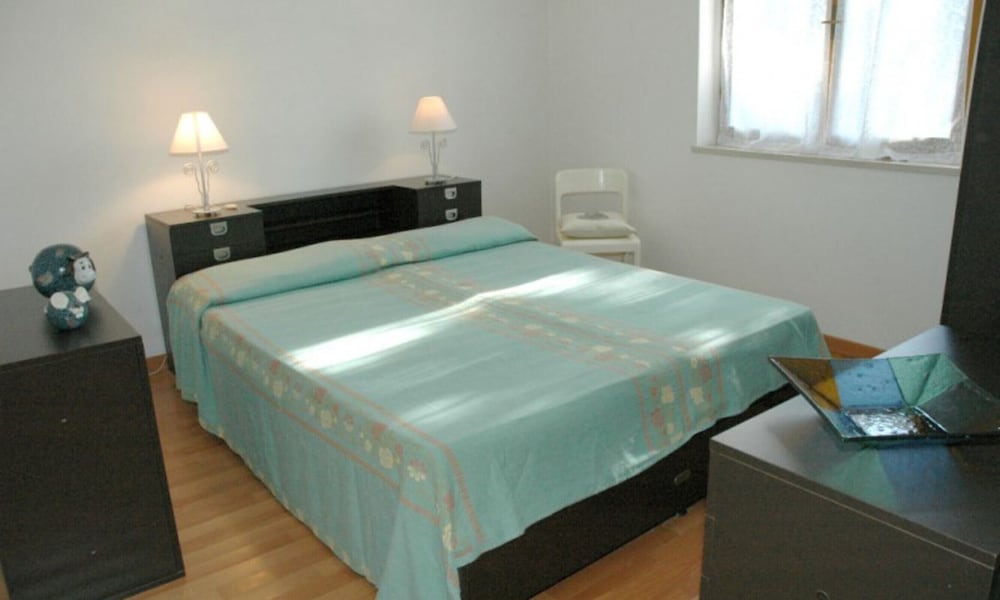 Renovated Villa With Private Fenced Garden view 4
