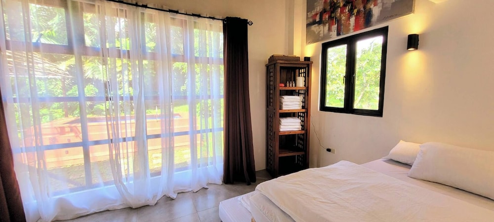 Modern Bahay Kubo Near Tagaytay - Casita Anahaw