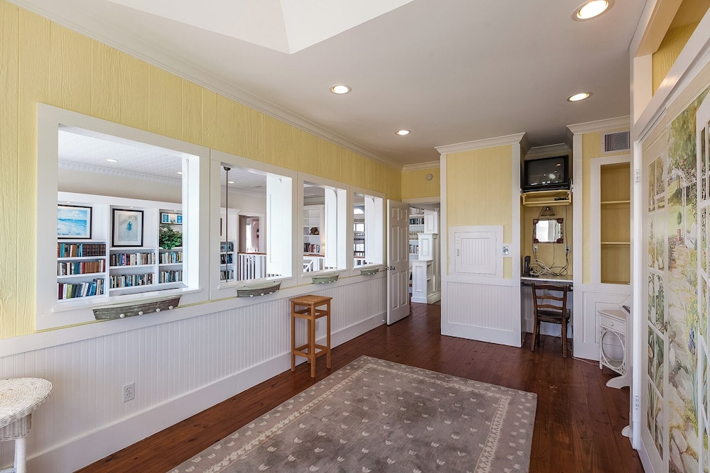 Breakers Pointe by Ryson Vacation Rentals