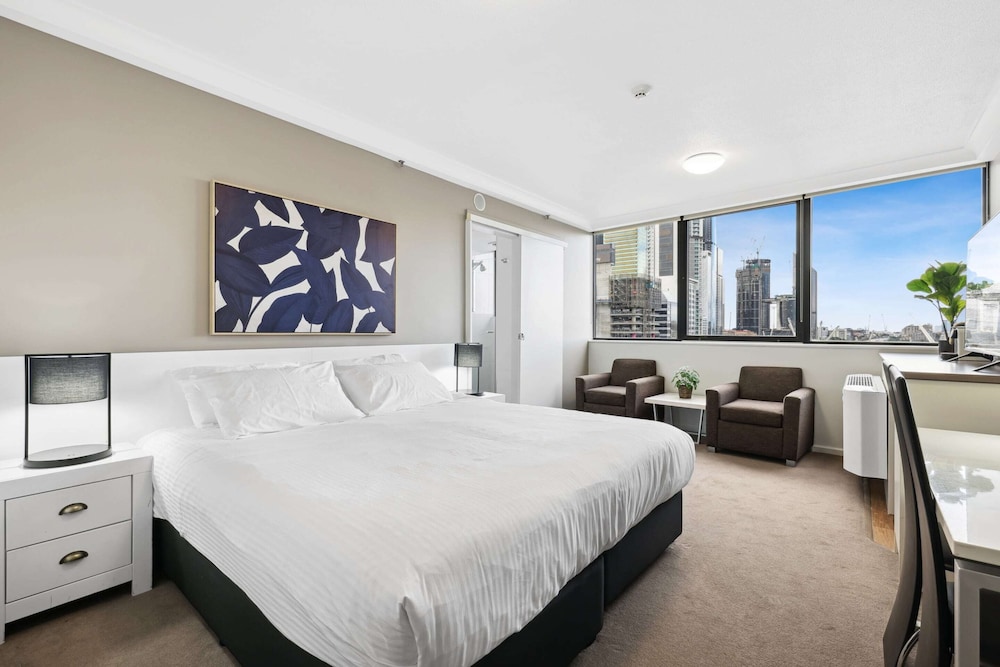 Central Brisbane Studio With Stunning River Views