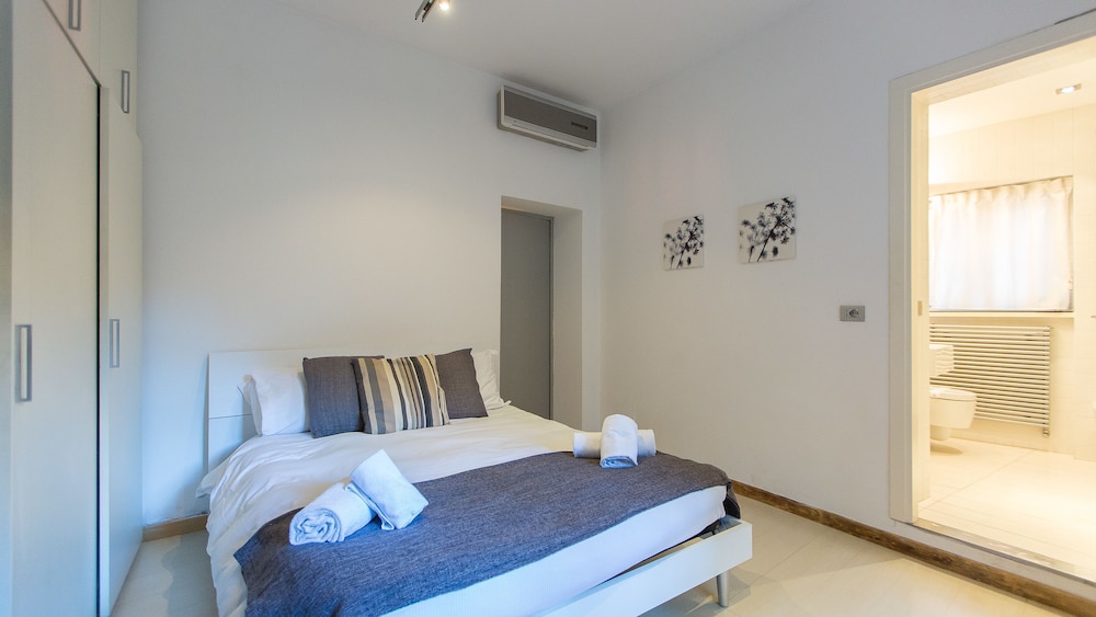 Rental in Rome Bernini Square