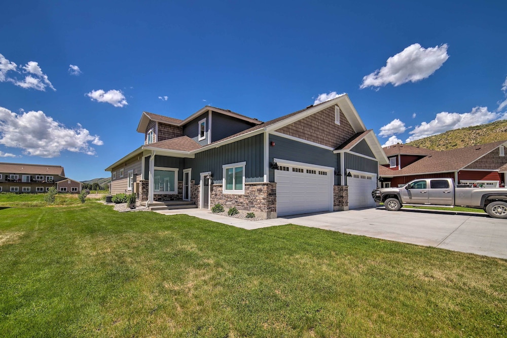 Modern Swan Valley Townhome w/ Walking Trails view 3