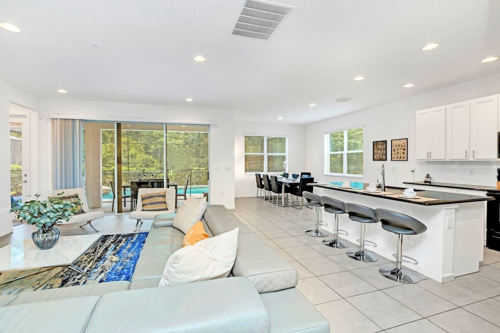 Garden View 6BR Escape With Pool, Hot Tub & Games