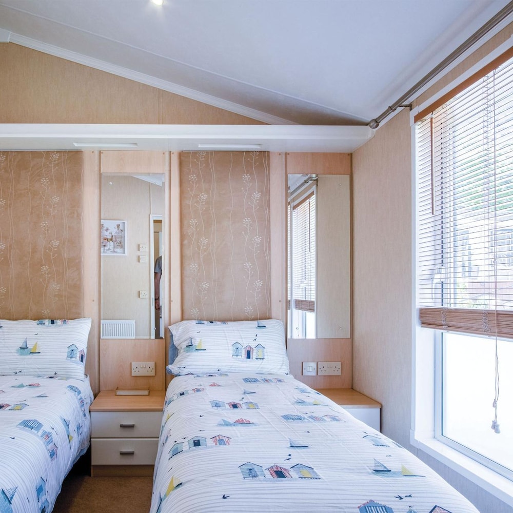 5 Manor Lodge - 2 Bedroom Lodge - Pendine