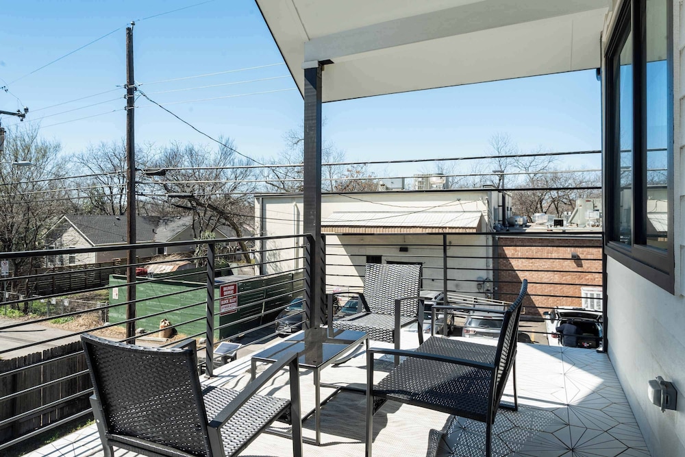 Upstay: Contemporary 2BR Retreat w Patio & BBQ