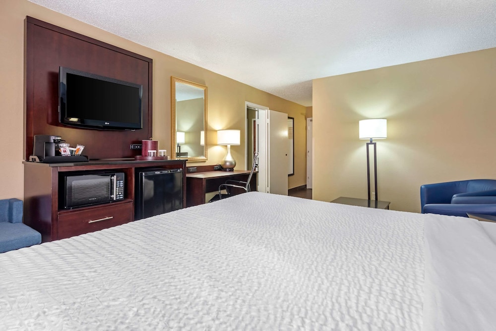 Lexington Vacations - Clarion Hotel Conference Center - North - Property Image 26