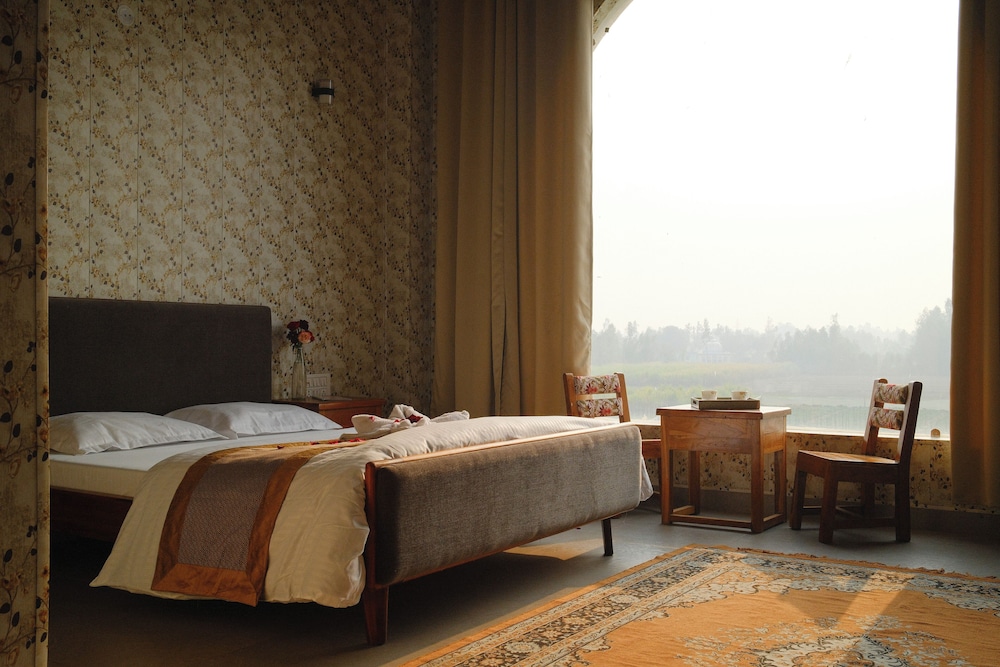 Qila Hotel