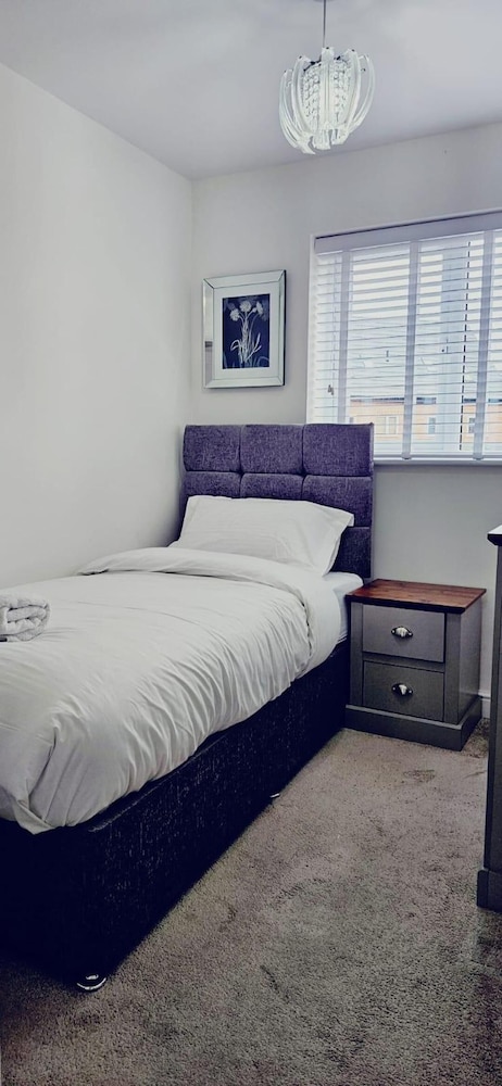 House - Sleeps 11 - Parking - Station Close