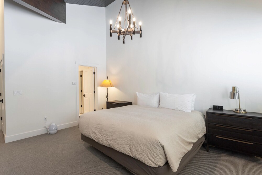 Trail's End Lodge at Deer Valley Resort - Three Bedroom Residence with Den and Spa #303 3 Condo