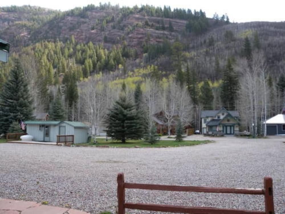 Redstone Cliffs Lodge