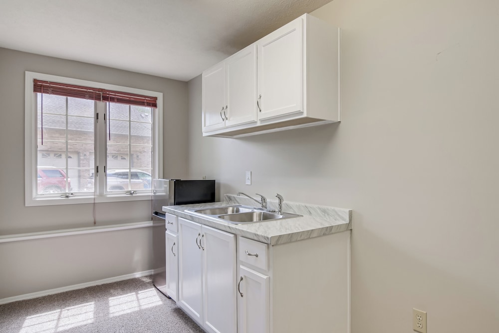 5 Mi to Branson Strip: Cozy Studio!