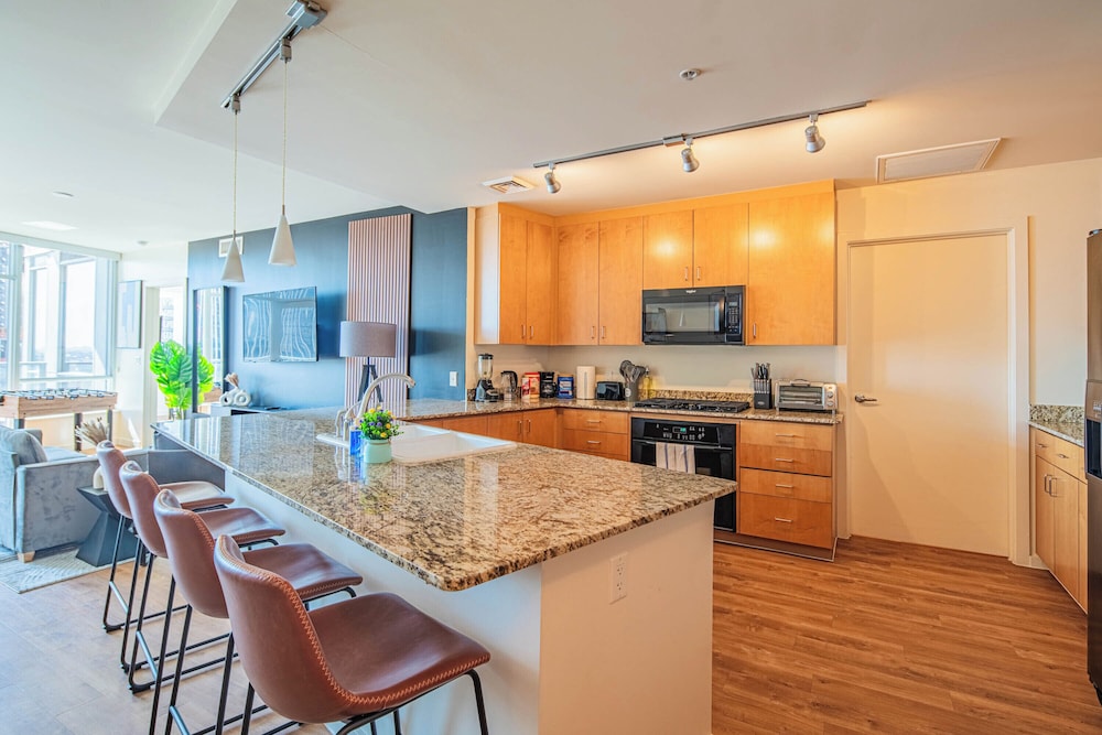 ROVE LIVING/KL - 44 Monroe