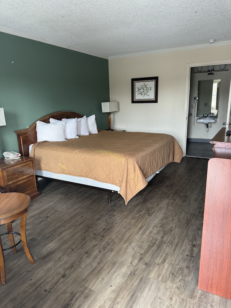 Colony Inn