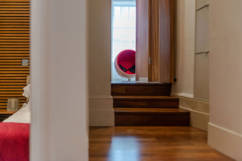 The Red Room Apartment - Fitzrovia - by Frankie Says