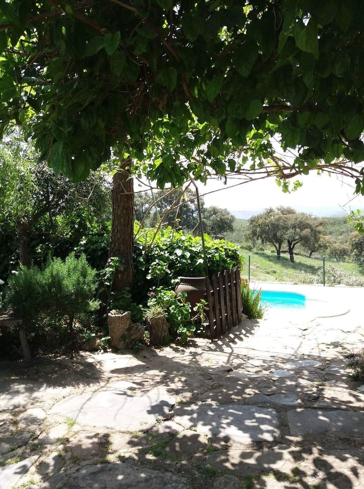 Serra do Caldeir o Private Pool Villa