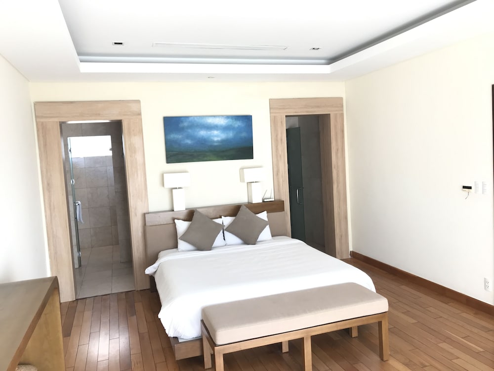 Ocean Resort 4 Bedrooms Danang Living