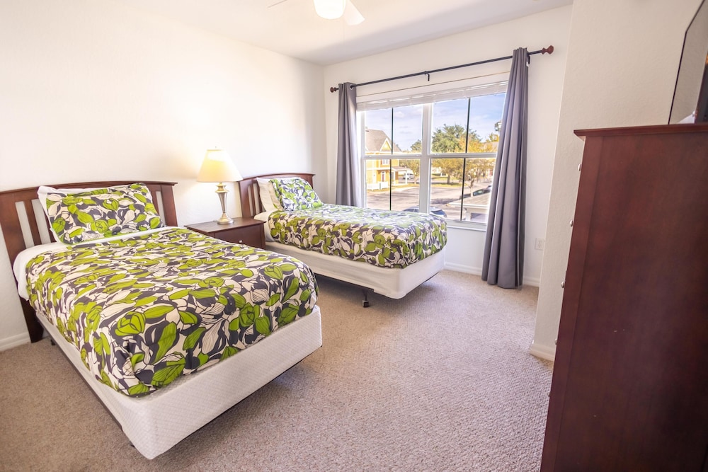4562 YR - Amazing 4 Bed Private Getaway