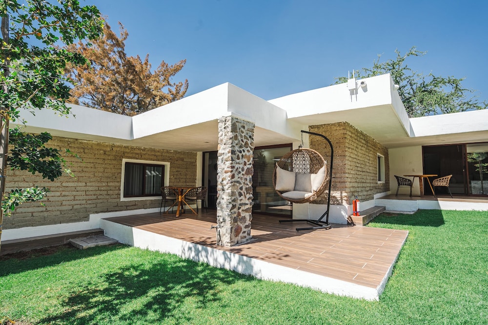 Luxury Bungalow Lake view Cajititlan