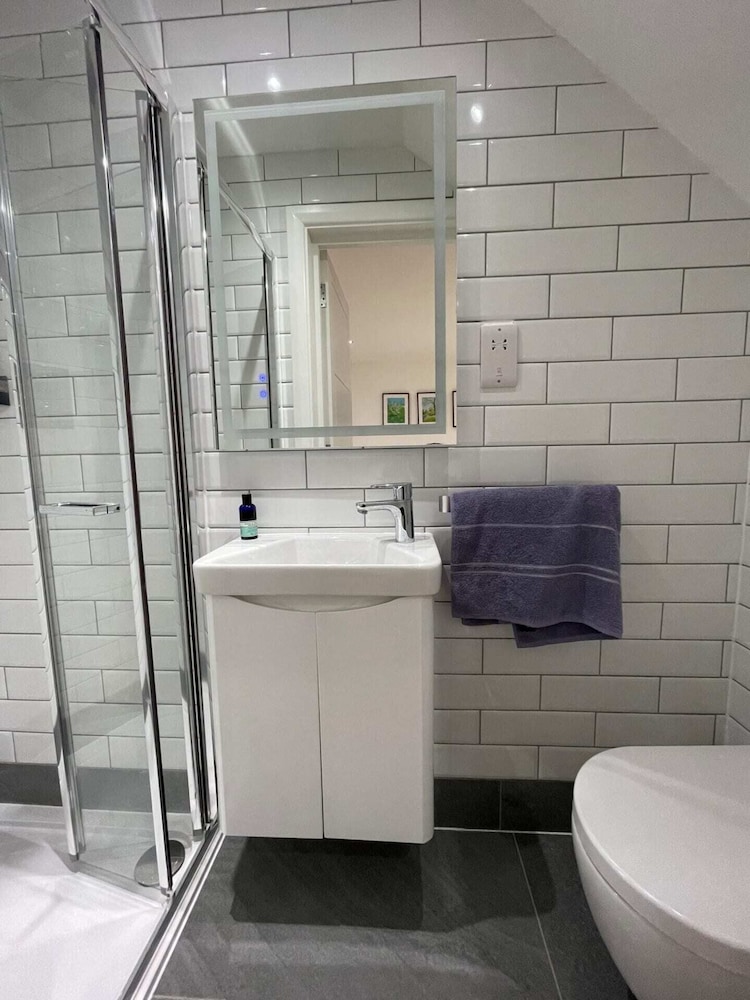 Stunning 3BD Maisonette W/balcony - Old Street!