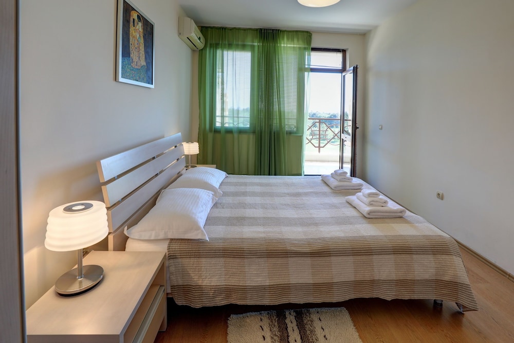 Lighthouse Luxe Estate Apart & Villas