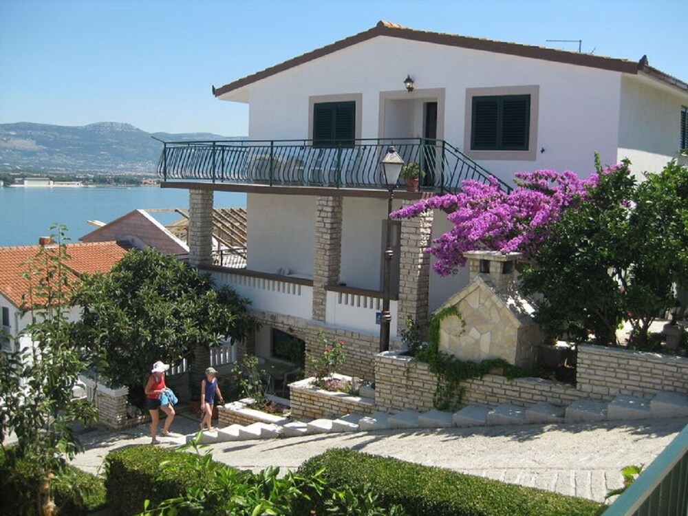 Photo 12
