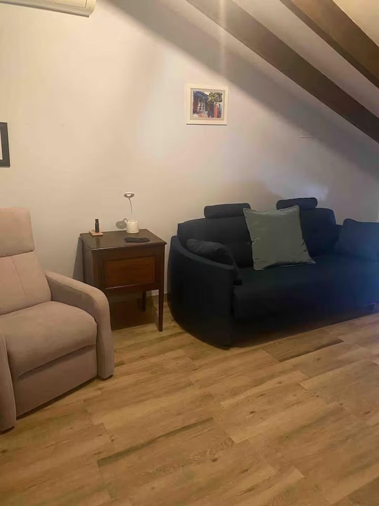 House -sleeps6, Pet Friendly, Garden, Fireplace