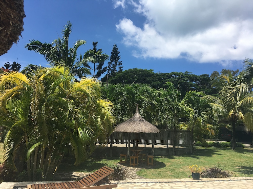 Tropical Villa 5 Min to the Beach