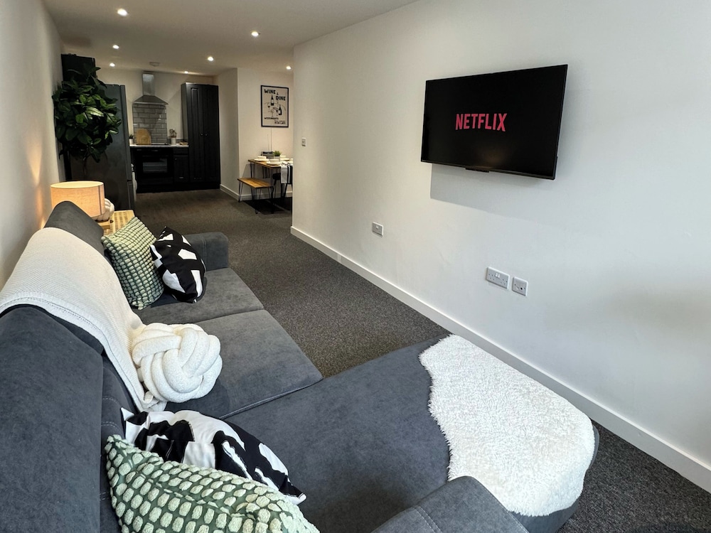 Modern 1-bed Apartment - Sleeps 4 & Central Links