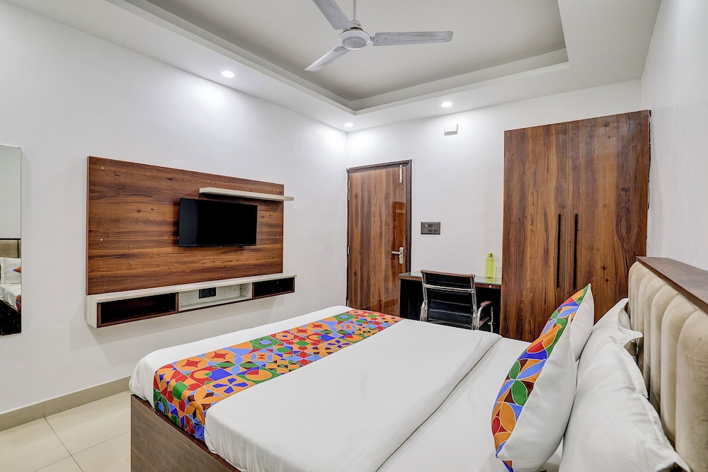Fabhotel Groom Room