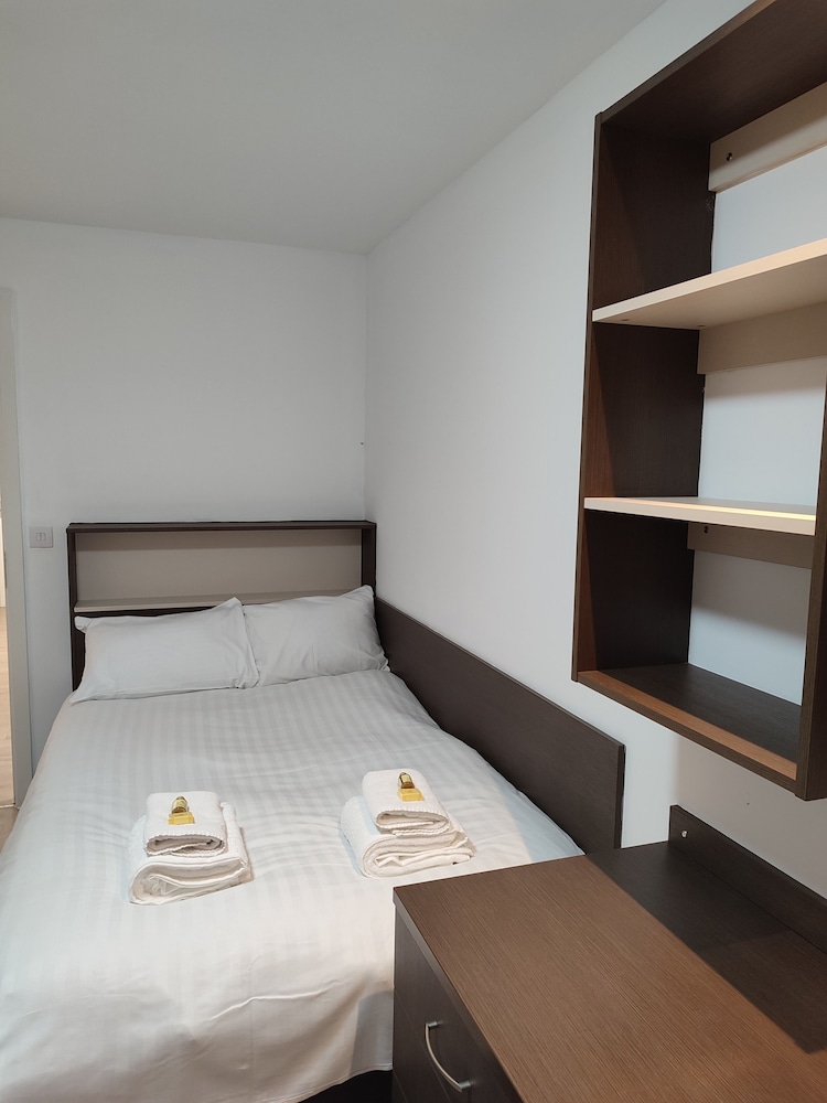 Comfortable Rooms & Apartments - BANGOR view 5