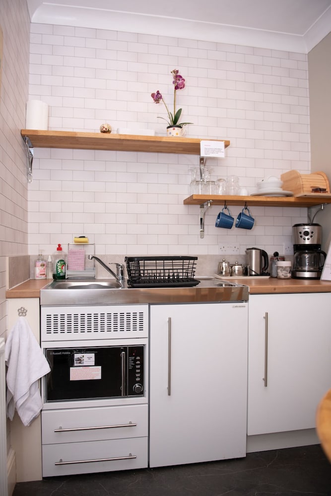Milton House Studio Apartment Suites