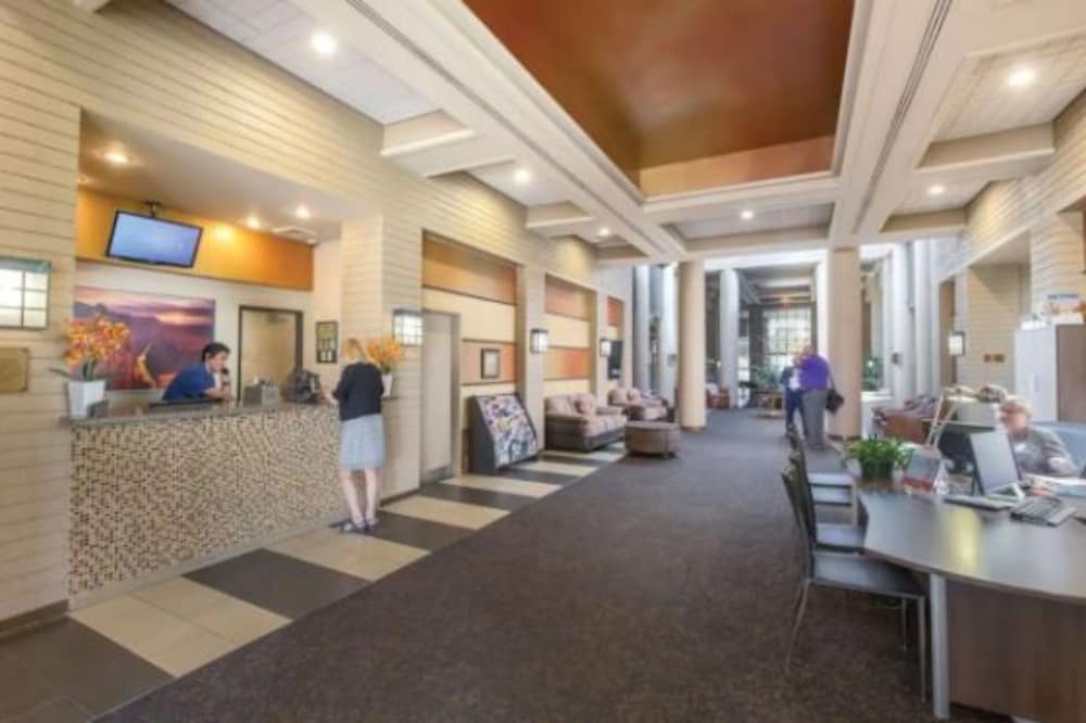 Private One Bedroom Condo on Golf Course, free parking view 3